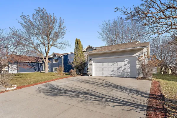 $2,350 | 13753 Glenhurst Avenue, Savage, MN 55378