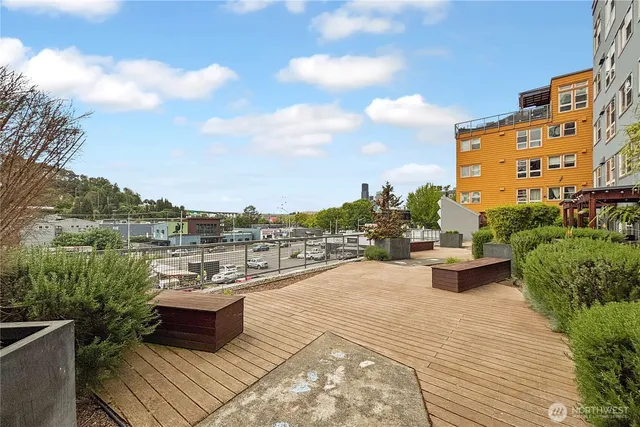 $549,900 | 827 Hiawatha Place South, Unit 308, Seattle, WA 98144