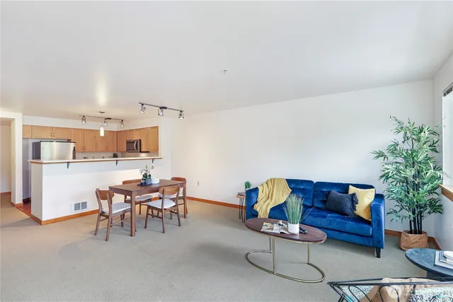 $549,900 | 827 Hiawatha Place South, Unit 308, Seattle, WA 98144
