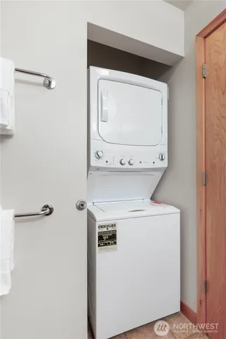 $549,900 | 827 Hiawatha Place South, Unit 308, Seattle, WA 98144