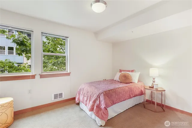 $549,900 | 827 Hiawatha Place South, Unit 308, Seattle, WA 98144