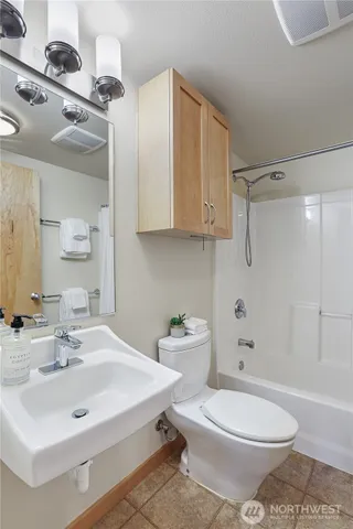 $549,900 | 827 Hiawatha Place South, Unit 308, Seattle, WA 98144