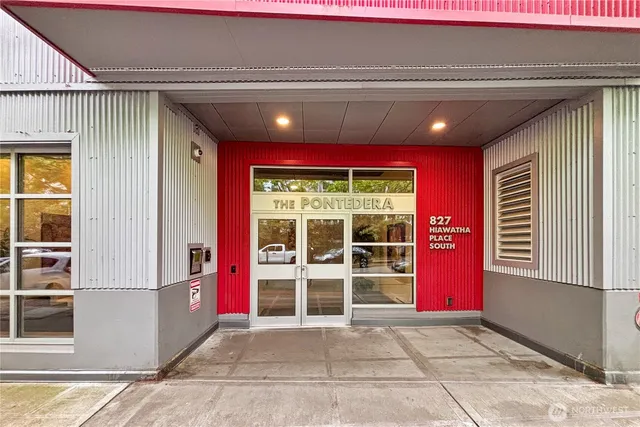 $549,900 | 827 Hiawatha Place South, Unit 308, Seattle, WA 98144