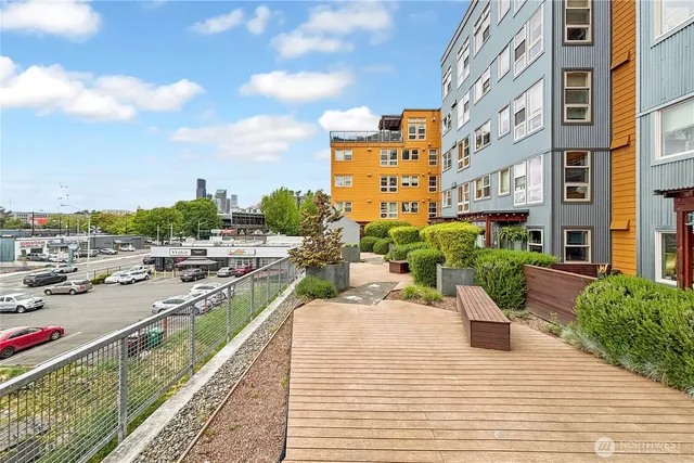 $549,900 | 827 Hiawatha Place South, Unit 308, Seattle, WA 98144