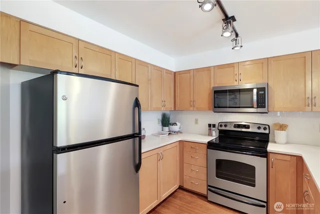 $549,900 | 827 Hiawatha Place South, Unit 308, Seattle, WA 98144