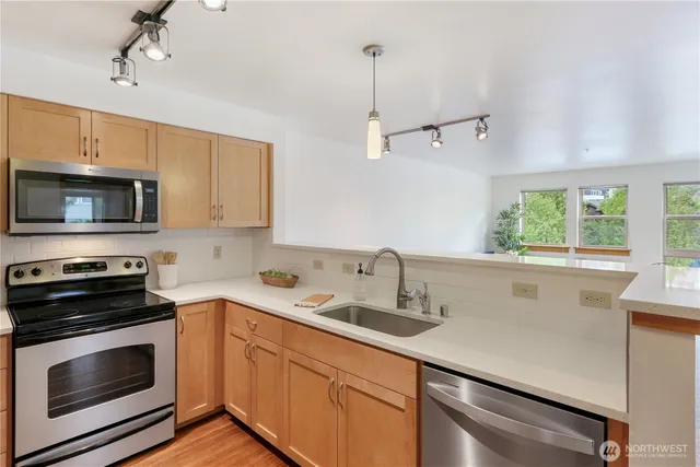 $549,900 | 827 Hiawatha Place South, Unit 308, Seattle, WA 98144