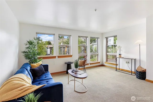 $549,900 | 827 Hiawatha Place South, Unit 308, Seattle, WA 98144