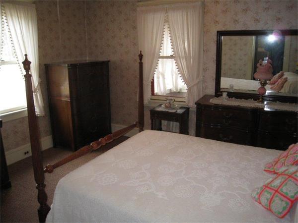 71 Maple Street West Springfield, MA 01089 - Photo 13 of 28 Gallery Image 13