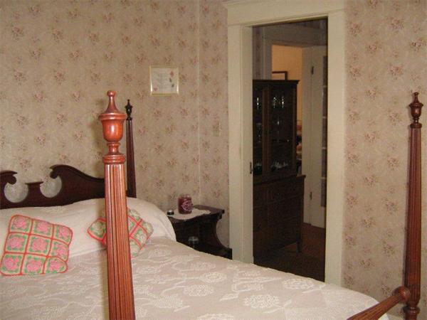71 Maple Street West Springfield, MA 01089 - Photo 14 of 28 Gallery Image 14
