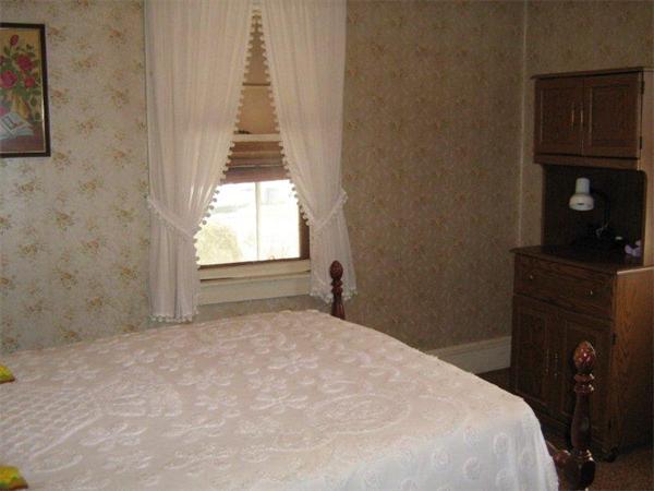 71 Maple Street West Springfield, MA 01089 - Photo 15 of 28 Gallery Image 15