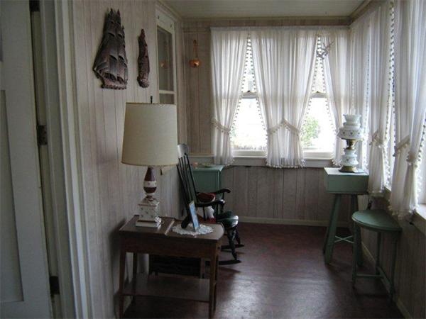 71 Maple Street West Springfield, MA 01089 - Photo 7 of 28 Gallery Image 7