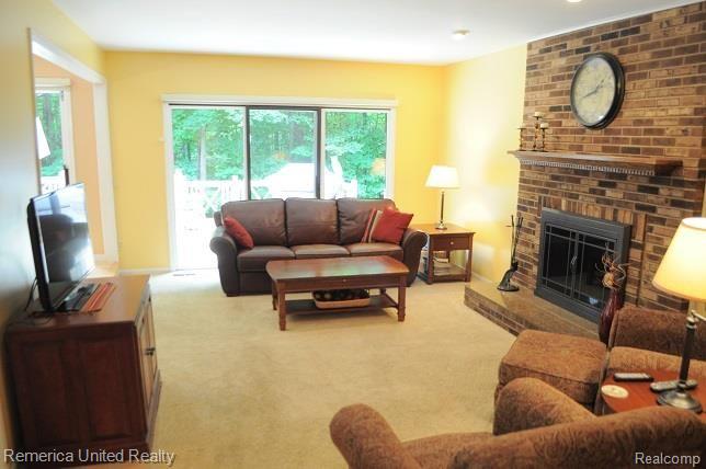 40848 Coventry Road Novi, MI 48375 - Photo 16 of 30 Family Room.