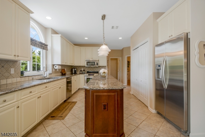 23 Deer Path Hillsborough, NJ 08844 - Photo 13 of 37