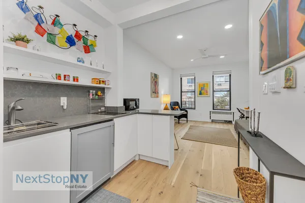 $2,900 | 235 East 54th Street, Unit 2B | Midtown East
