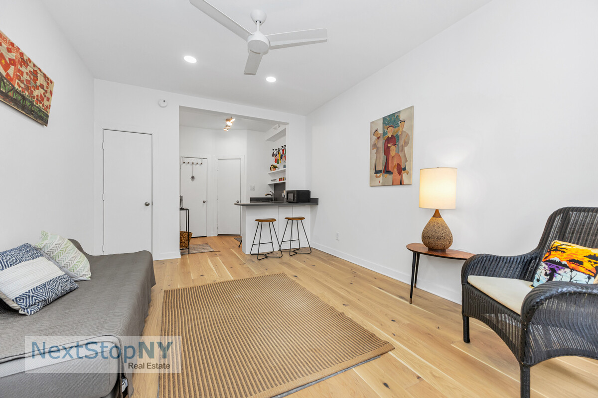 235 East 54th Street, Unit 2B Manhattan, NY 10022 - Photo 4 of 7