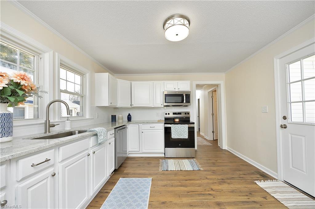 804 Harris Street Burlington, NC 27217 - Photo 12 of 39 Kitchen