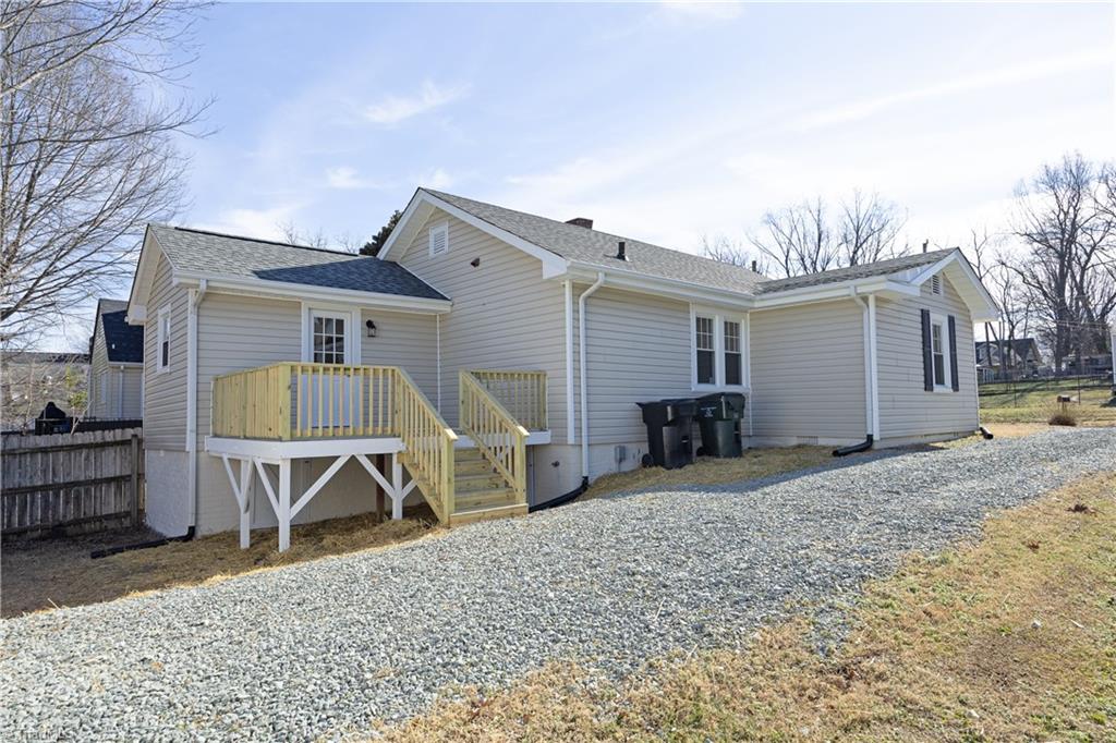 804 Harris Street Burlington, NC 27217 - Photo 5 of 39