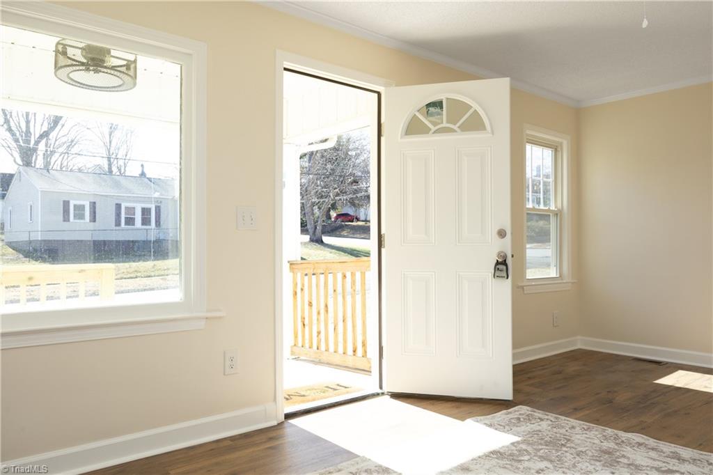 804 Harris Street Burlington, NC 27217 - Photo 7 of 39