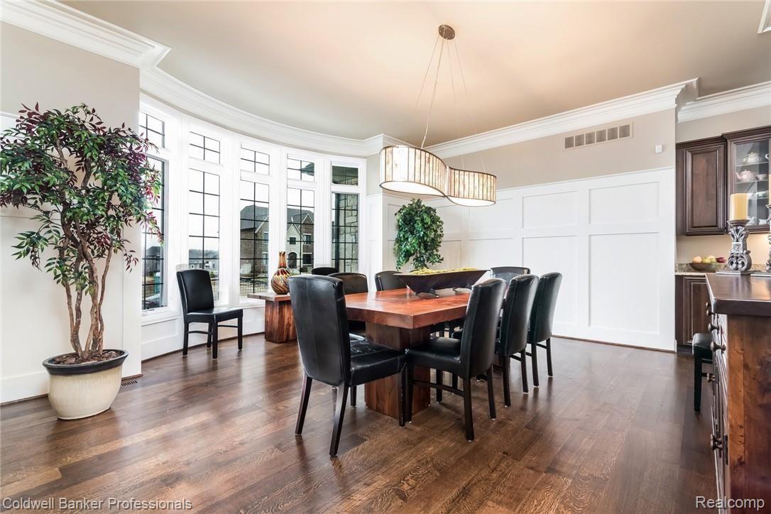 3762 Thatcher Drive Rochester, MI 48309 - Photo 17 of 76 Gorgeous dining room with expansive bay window and butler's pantry