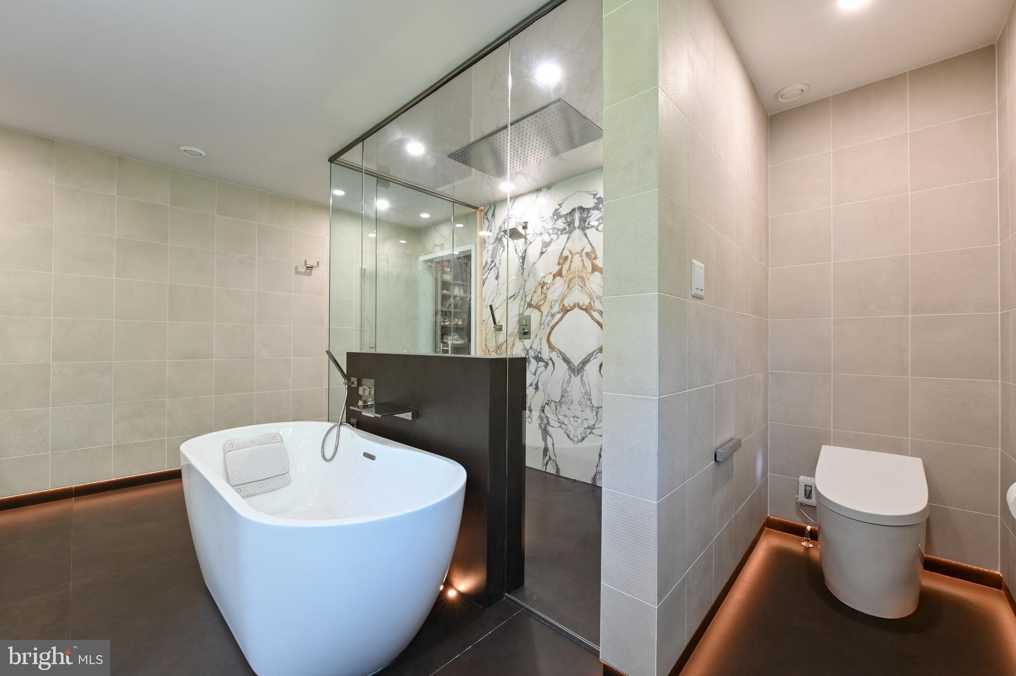 1613 Braid Hills Drive Pasadena, MD 21122 - Photo 58 of 148 a bathroom with a bathtub and a toilet