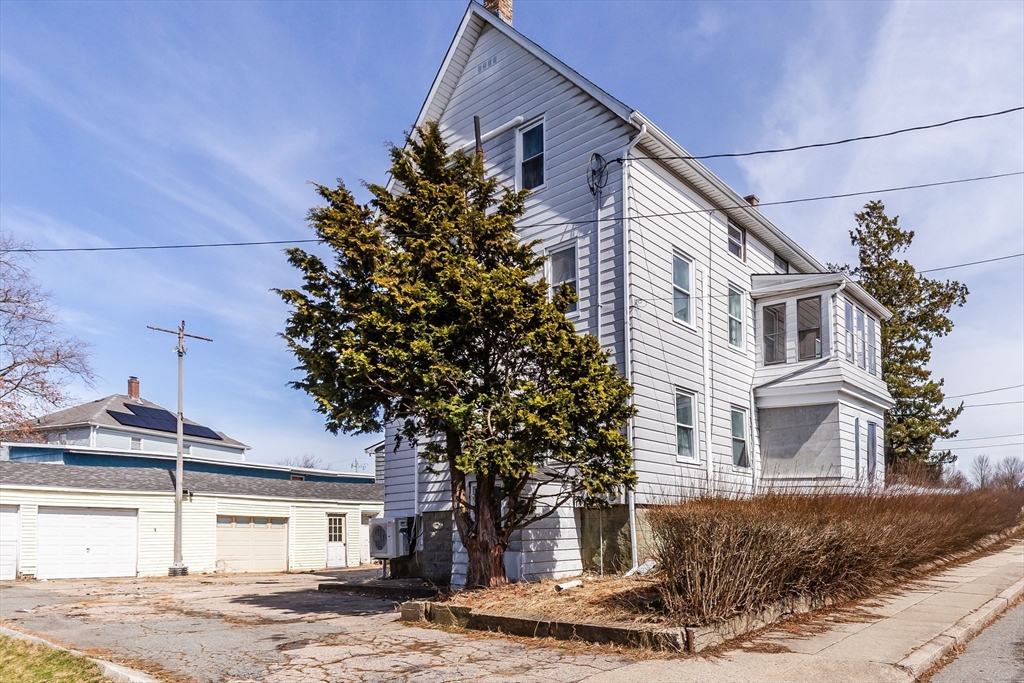 58 Downing Street Fall River, MA 02723 - Photo 4 of 38