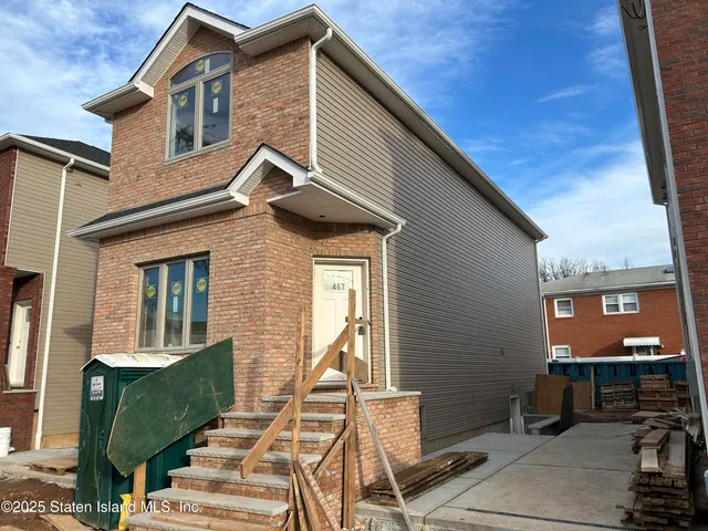 $1,150,000 | 467 Stewart Avenue | South New York
