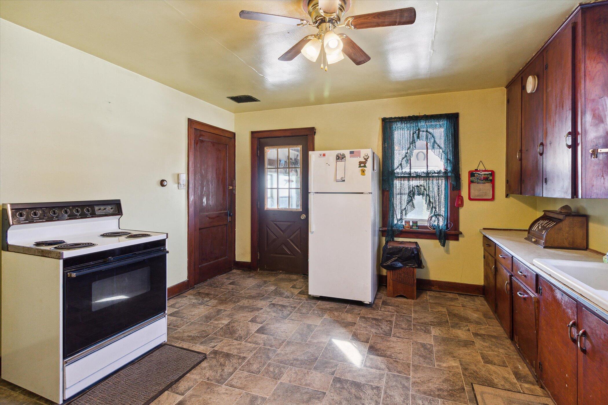 3022 Coral Road Northeast Edmore, MI 48829 - Photo 14 of 45 14-3022-E-Coral-Road-Edmore-MI-48829-Win