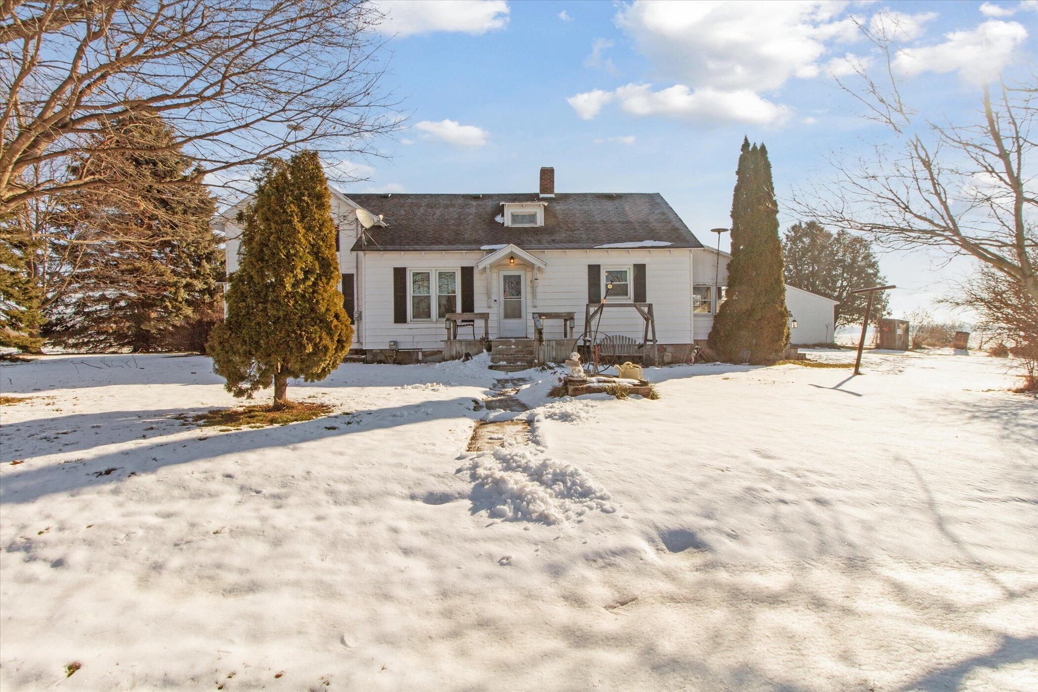 3022 Coral Road Northeast Edmore, MI 48829 - Photo 3 of 45 03-3022-E-Coral-Road-Edmore-MI-48829-Win