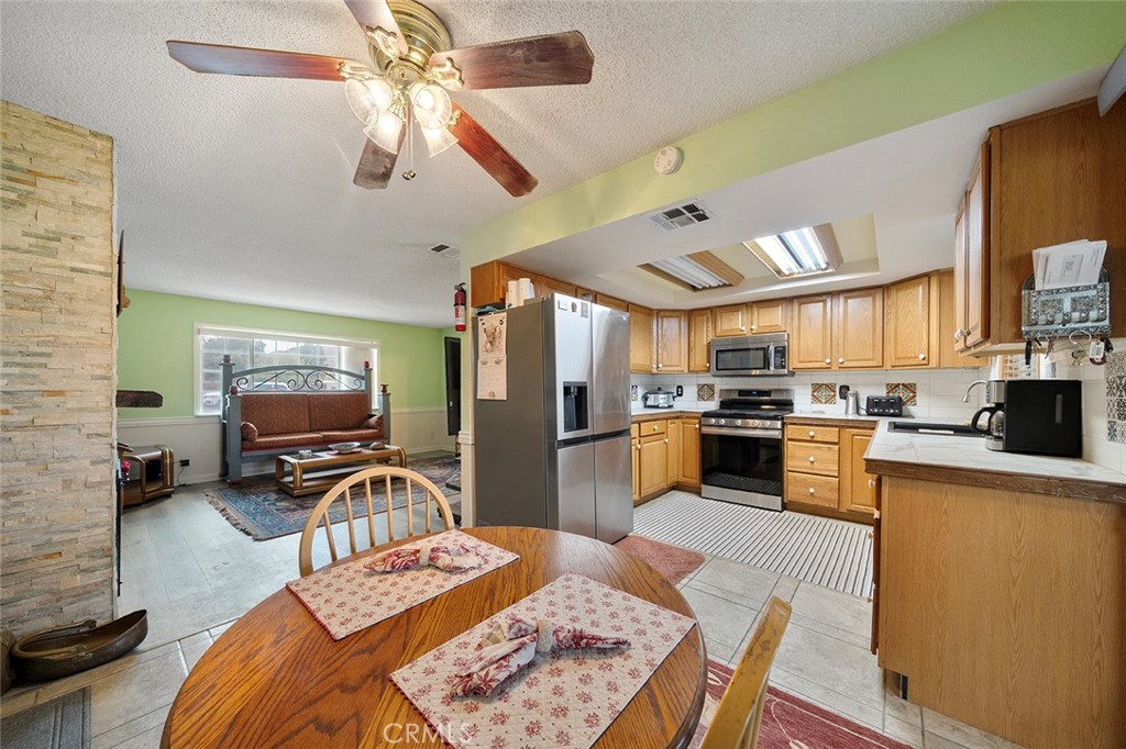 15967 Wichita Road Apple Valley, CA 92307 - Photo 11 of 34