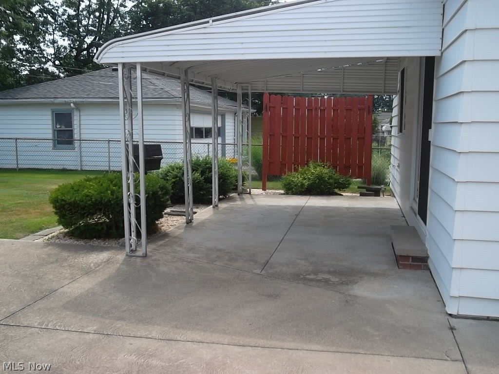 30018 Vineyard Road Willowick, OH 44095 - Photo 4 of 29
