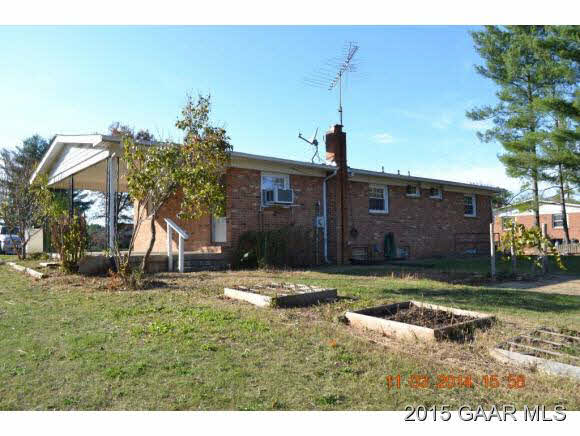 2704 Lyndhurst Road Waynesboro, VA 22980 - Photo 8 of 23 a backyard of a house