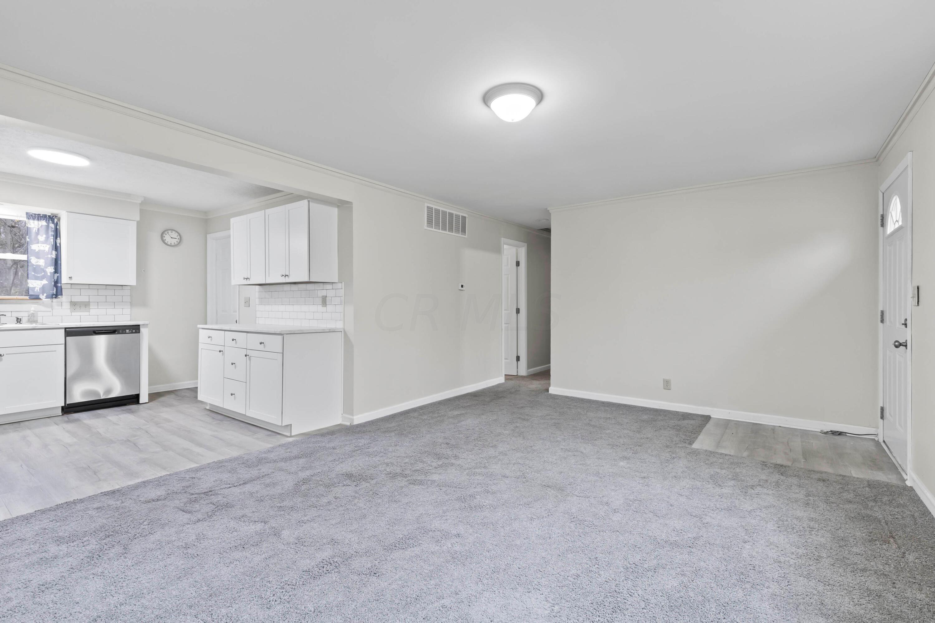13784 Cleveland Road Southwest Pataskala, OH 43062 - Photo 7 of 36 7. Living Room