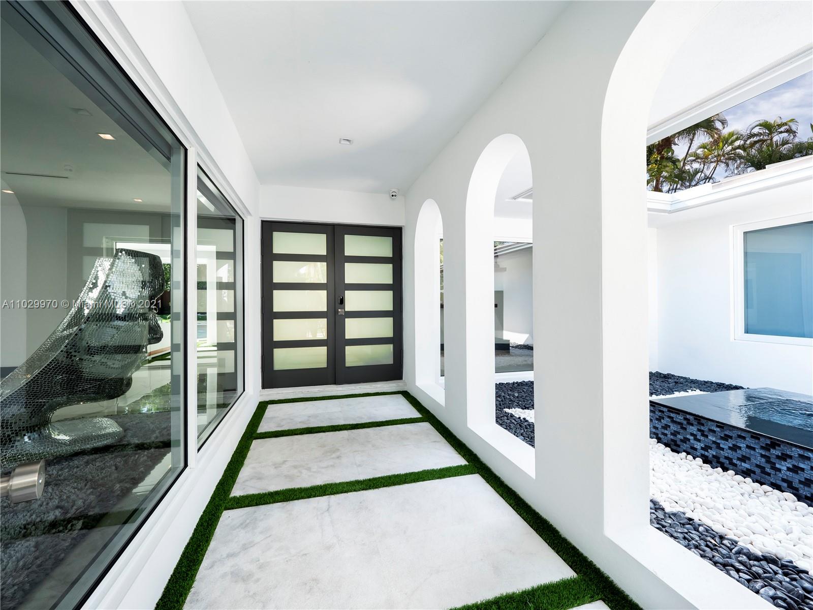 6460 Southwest 133rd Drive Pinecrest, FL 33156 - Photo 5 of 52 a view of a bathroom with a tub and window