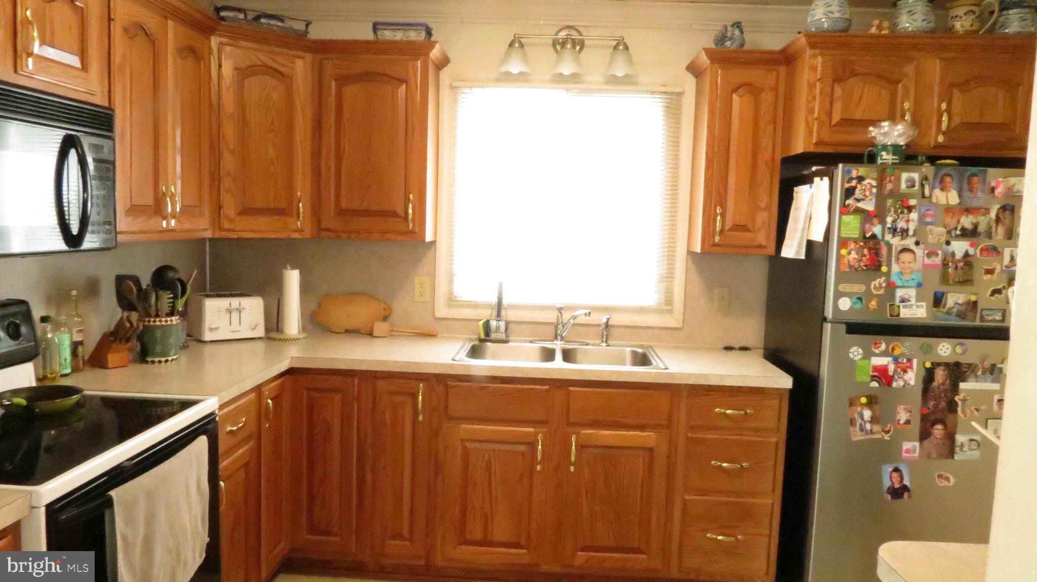 495 Trail Road Hummelstown, PA 17036 - Photo 5 of 23 Oak Cabinets