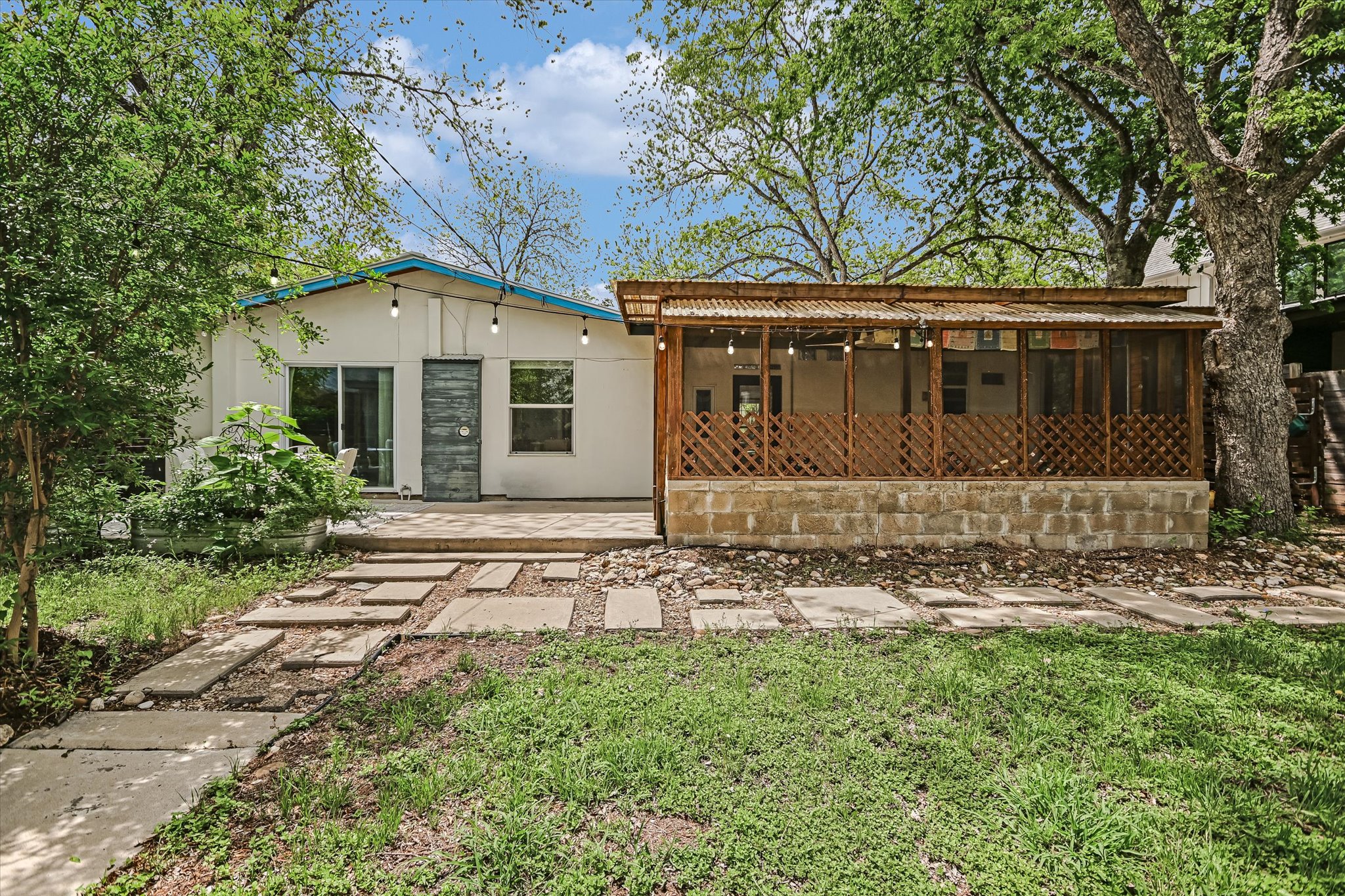 504 Powell Circle Austin, TX 78704 - Photo 21 of 23 front view of a house with a yard