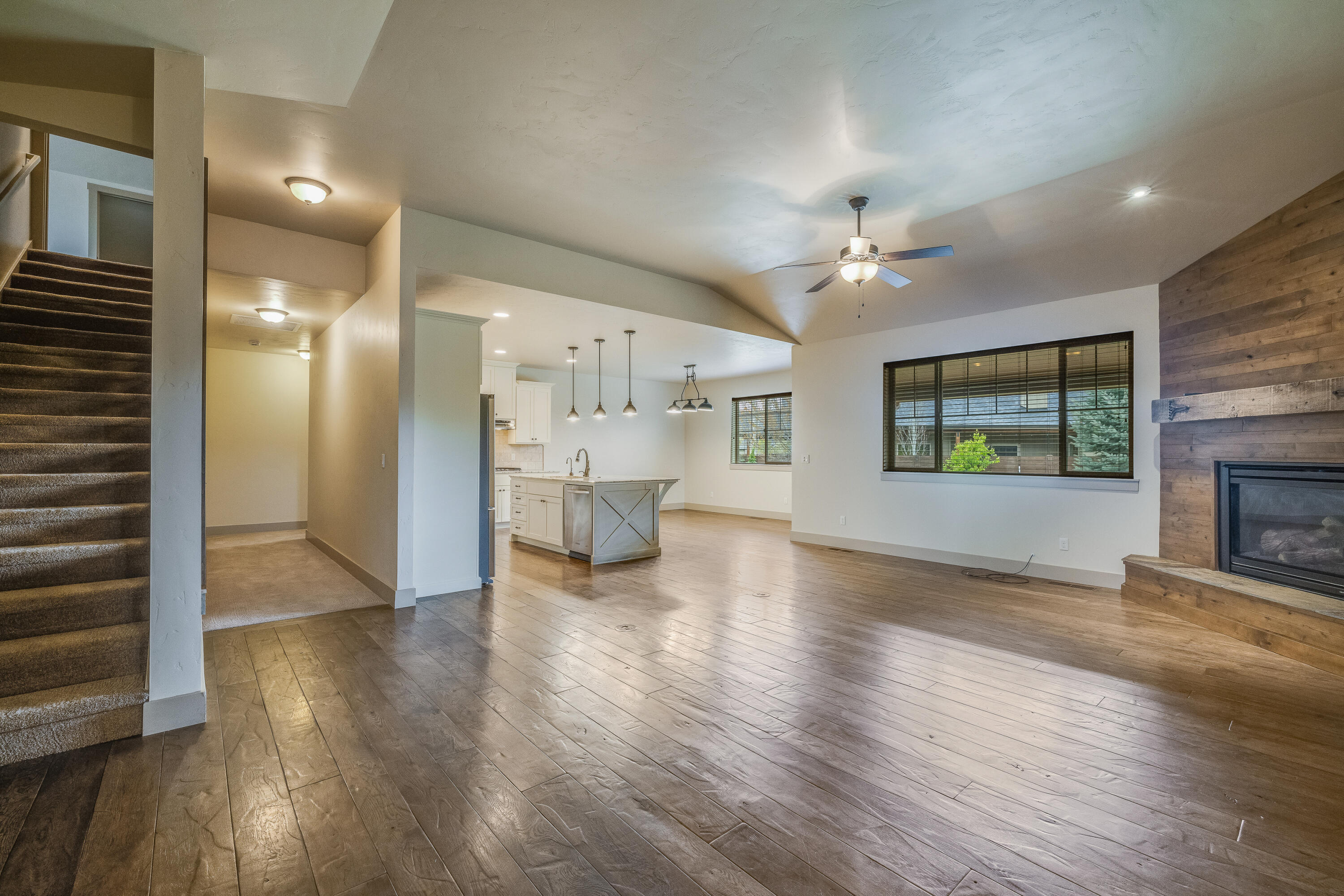 243 Northwest Saddle Ridge Loop Prineville, OR 97754 - Photo 5 of 35 Main Living Area
