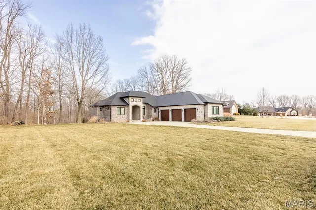 $839,900 | 449 Tyler Drive, Troy, IL 62294