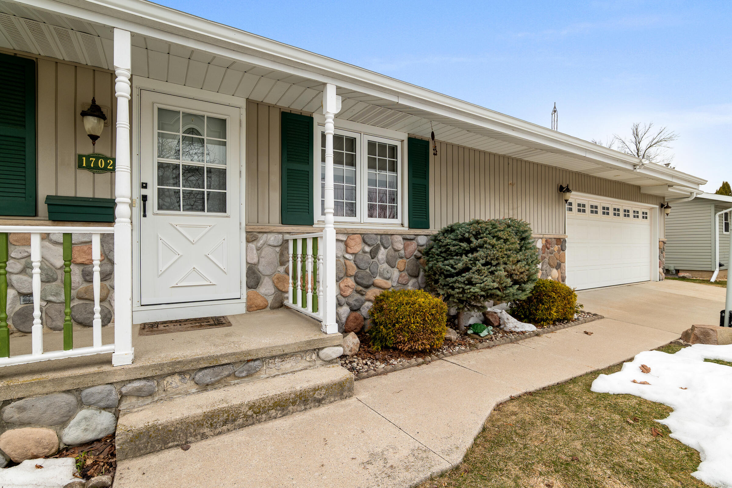 1702 South 25th Street Manitowoc, WI 54220 - Photo 2 of 35 1702S25thSt-2
