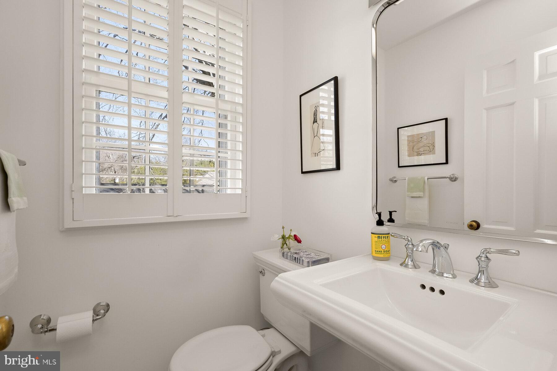 4751 Berkeley Terrace Northwest Washington, DC 20007 - Photo 10 of 27