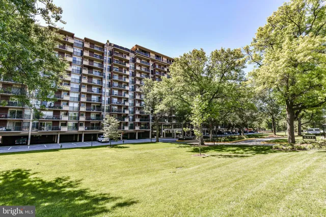 $3,000 | 1300 Army Navy Drive, Unit 817, Arlington, VA 22202