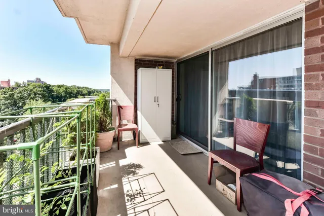 $3,000 | 1300 Army Navy Drive, Unit 817, Arlington, VA 22202