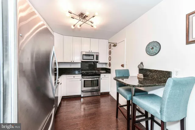 $3,000 | 1300 Army Navy Drive, Unit 817, Arlington, VA 22202