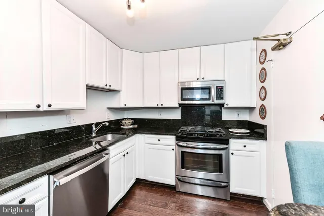 $3,000 | 1300 Army Navy Drive, Unit 817, Arlington, VA 22202