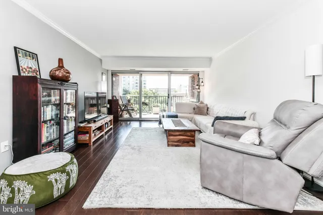 $3,000 | 1300 Army Navy Drive, Unit 817, Arlington, VA 22202