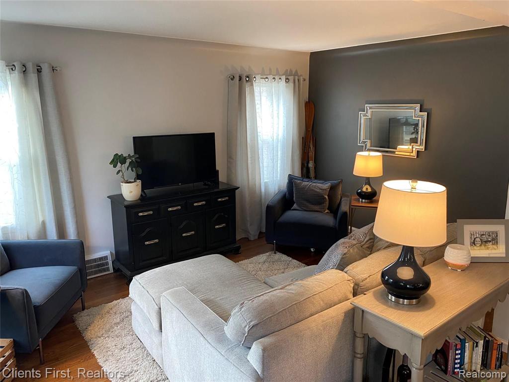 2232 Columbia Road Berkley, MI 48072 - Photo 17 of 30