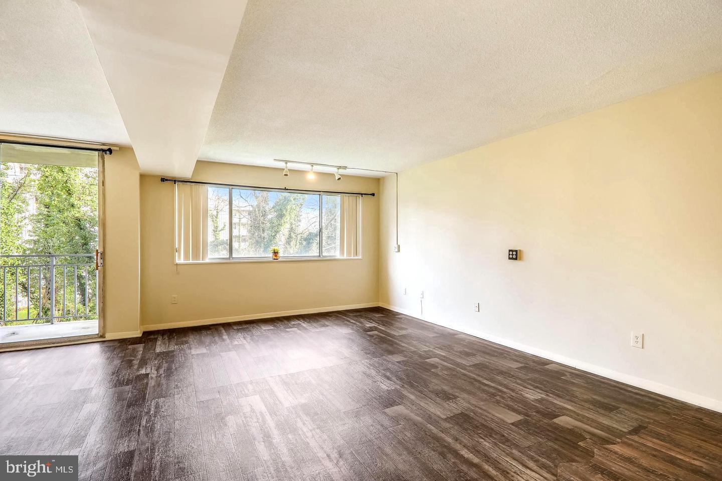 1836 Metzerott Road, Unit T21 Adelphi, MD 20783 - Photo 12 of 32 Living Room