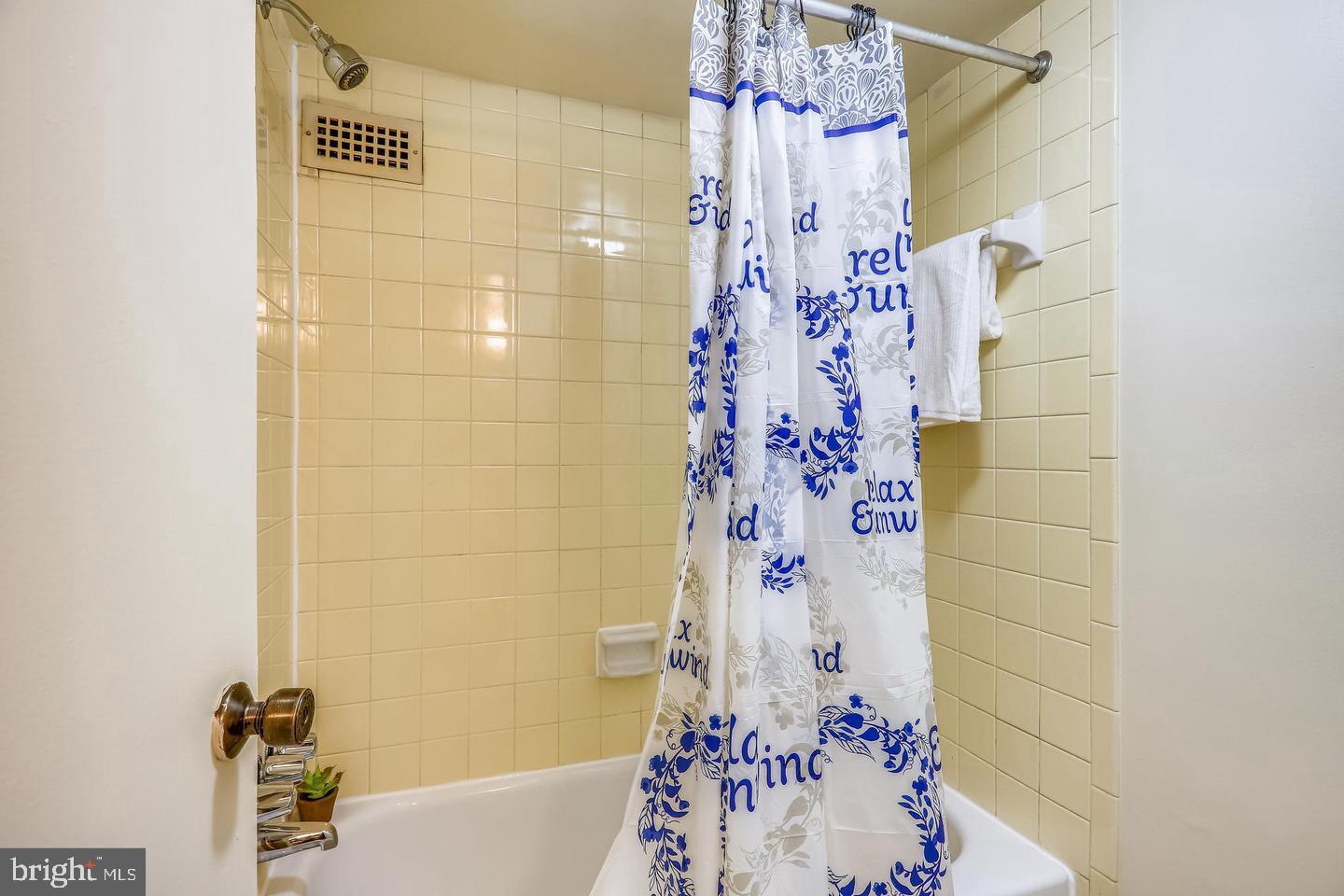 1836 Metzerott Road, Unit T21 Adelphi, MD 20783 - Photo 23 of 32 Hall way bath