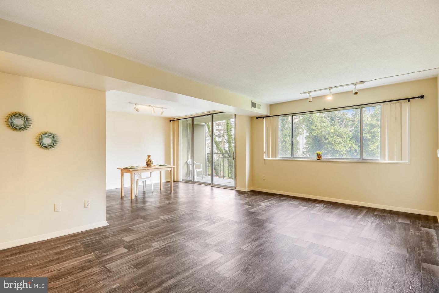 1836 Metzerott Road, Unit T21 Adelphi, MD 20783 - Photo 7 of 32 Living Room