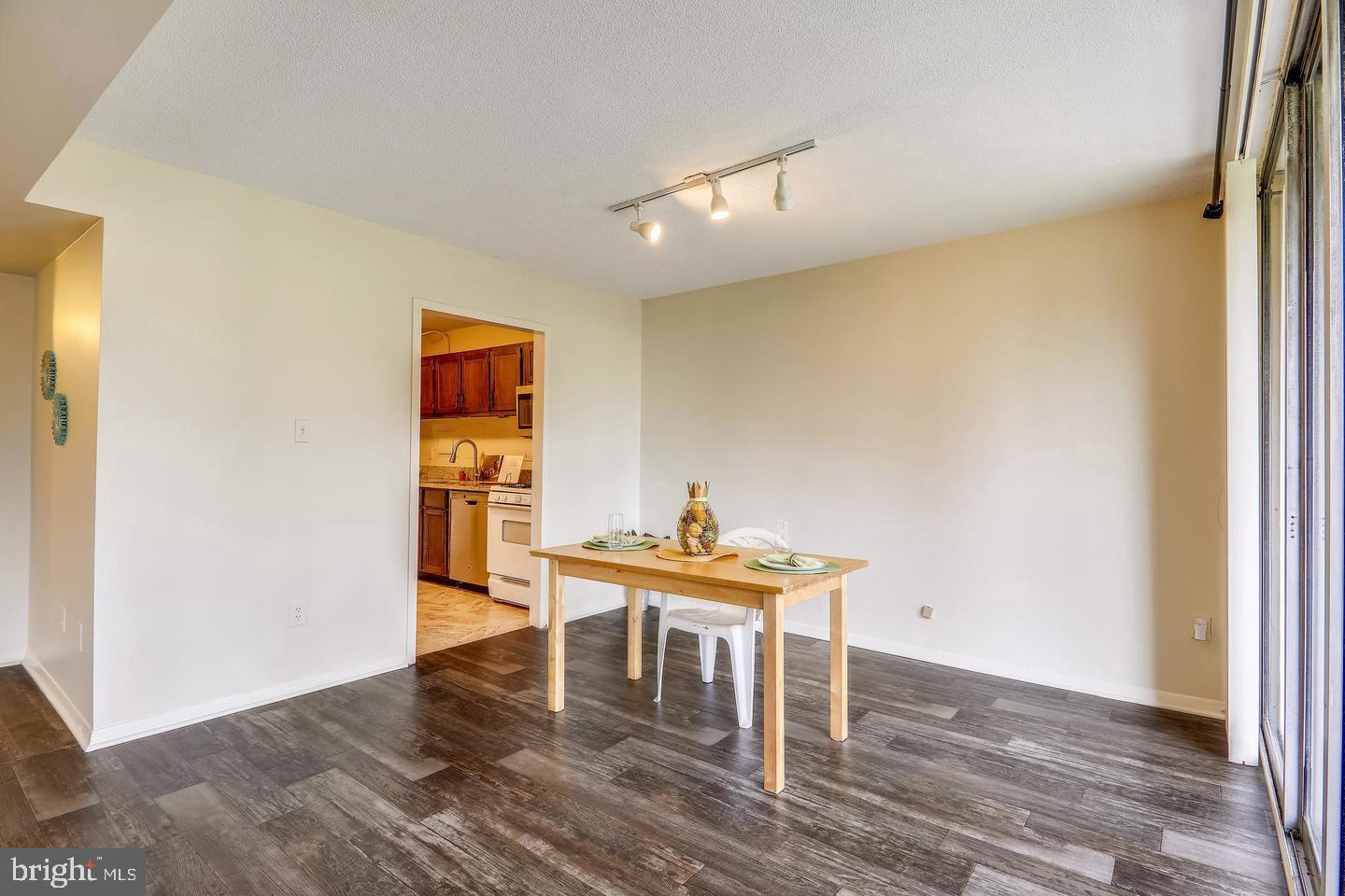 1836 Metzerott Road, Unit T21 Adelphi, MD 20783 - Photo 8 of 32 Dining Area
