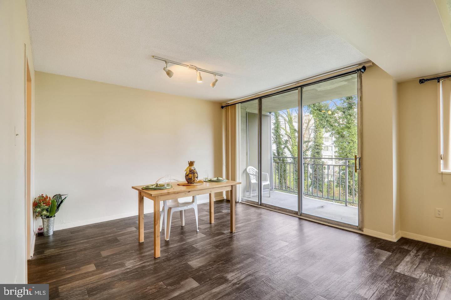 1836 Metzerott Road, Unit T21 Adelphi, MD 20783 - Photo 9 of 32 Dining Area